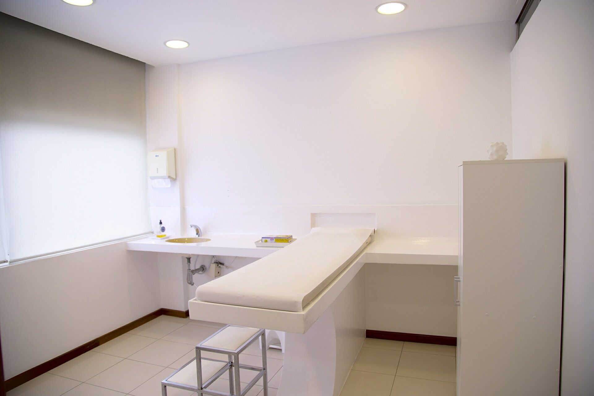 cropped-treatment-room-548143_1920.jpg